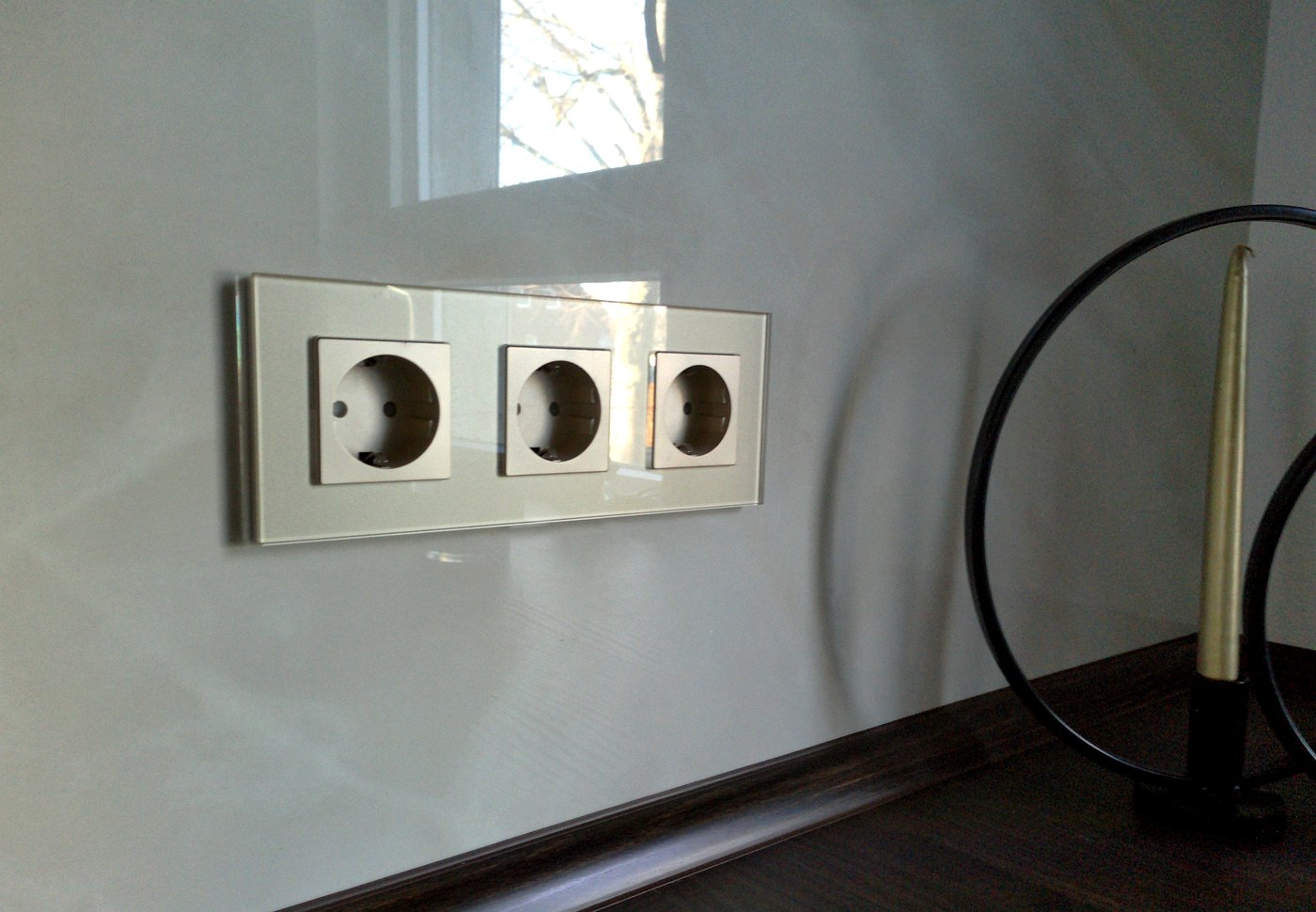 Design-Steckdosen mit Glasrahmen, Knor Elektrotechnik Peine