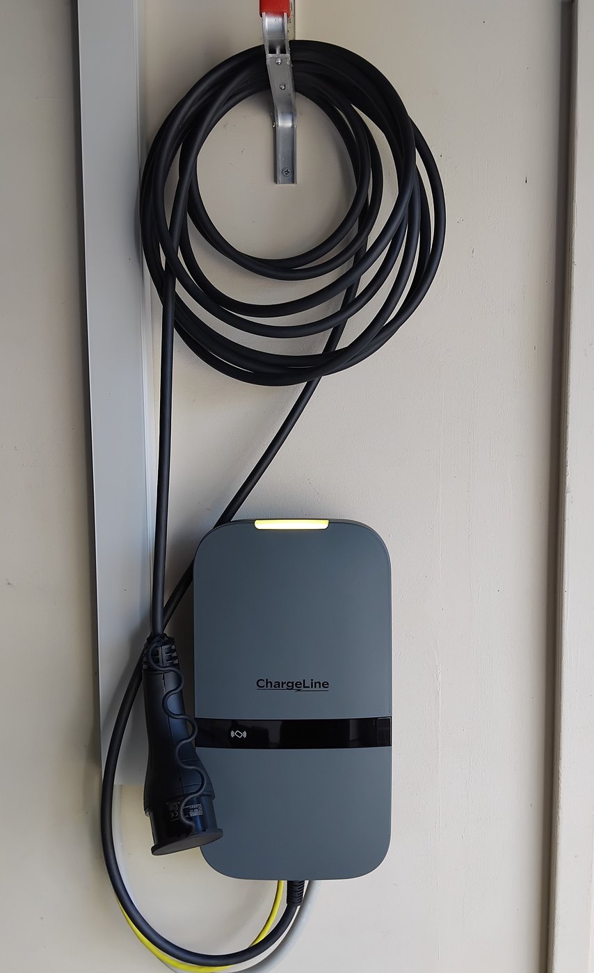 Wallbox-Installation mit Kabelmanagement, Peine